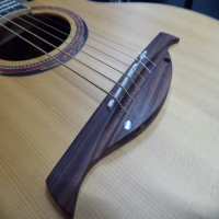 <p>Decent electro-acoustic guitar at an affordable price.</p><p>Condition:&nbsp; 1 unoriginal tuner cap, otherwise excellent.</p>