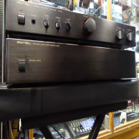 <p>Quaality pre-amp and power amp combination from this well-reputed manufacturer.</p><p>Powerful, smooth sound with excellent detail.</p><p>The power amp is conservatively-rated at 70w per channel RMS at 8 ohm.</p><p>The pre-amp has 5 pairs of line-level inputs, two tape outputs and two pairs of main outputs.</p><p></p><p></p>