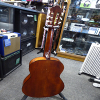 <p>Good quality 3/4 size classical.</p><p>Condition: Lots of chips and small marks all over, but otherwise fine.</p>