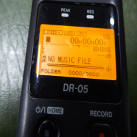 <p>Great handheld recorder with two 'off-axis' microphones.</p><p>Ideal for recording live performances and demos.</p><p>2GB SDHC card included.</p><p>Works with up to 32GB SDHC.</p><p></p>