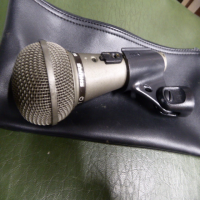 <p>Vintage 'Unidyne B' dynamic microphone from this legendary manufacturer.</p><p>Cardioid pattern.</p><p>Well-suited to vocals and spoken word in a live situation.</p><p>Ball grille design handles plosives.&nbsp;</p><br />