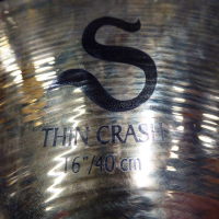 16" crash cymbal in great condition.&nbsp; No cracks or keyhole.